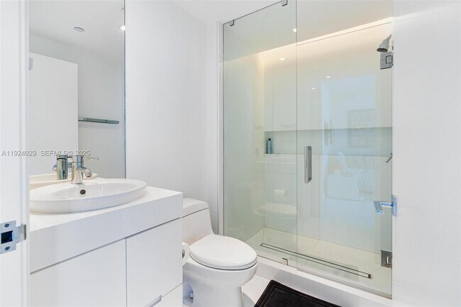 Building Photo - 17121 Collins Ave