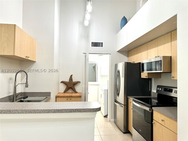 Building Photo - 1020 Villa Cir