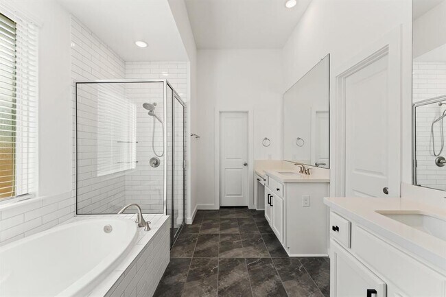 Building Photo - 15823 Bird of Paradise Dr