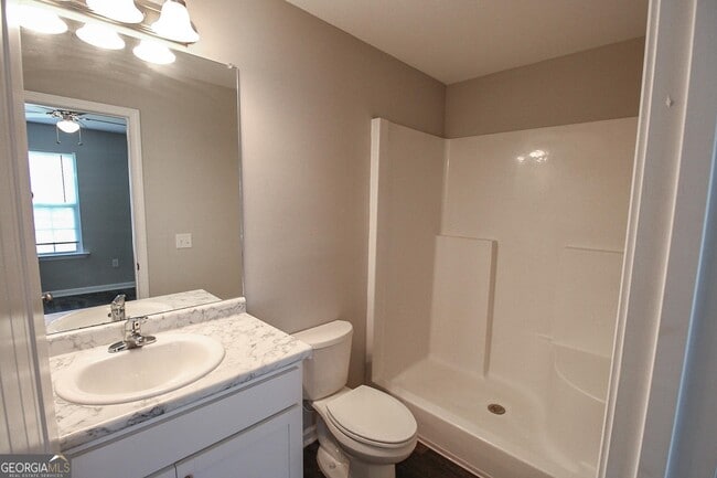 Building Photo - 200 Evans Ter