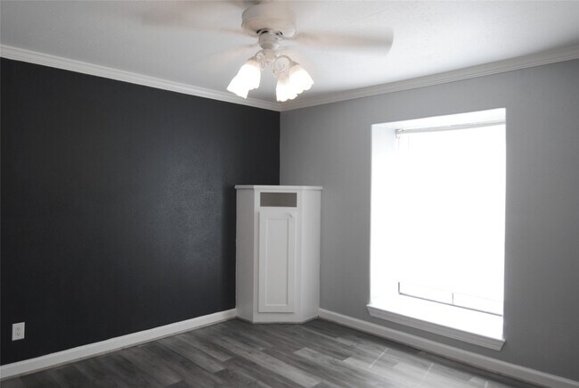 Building Photo - 8427 Hearth Dr