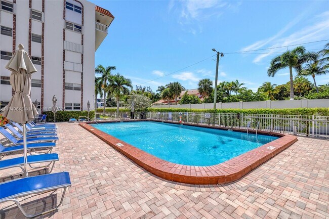 Building Photo - 3181 S Ocean Dr