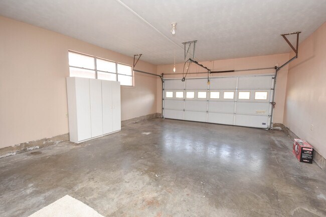 Building Photo - 1805 Waterloo Ave