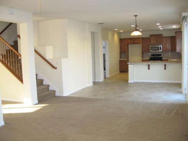 Building Photo - Lincoln 4 bedroom on quiet court.