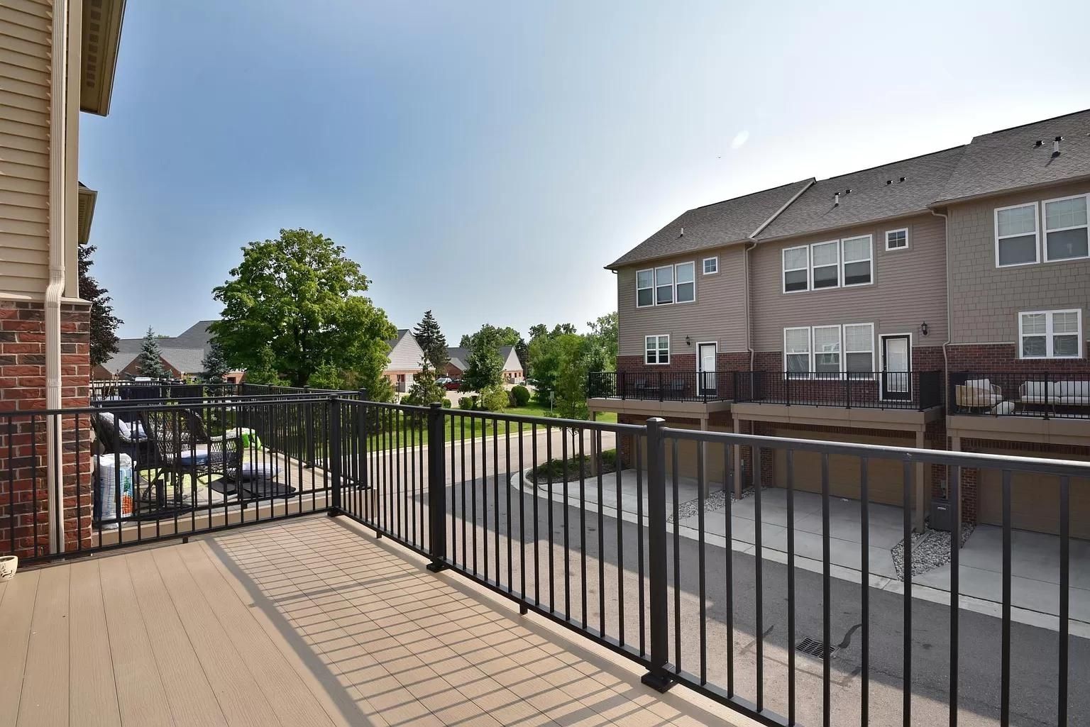 Building Photo - 863 Barclay Cir