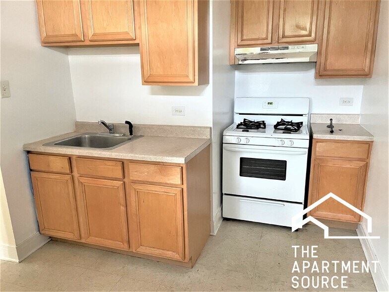 Primary Photo - 4411 N Kenneth Ave