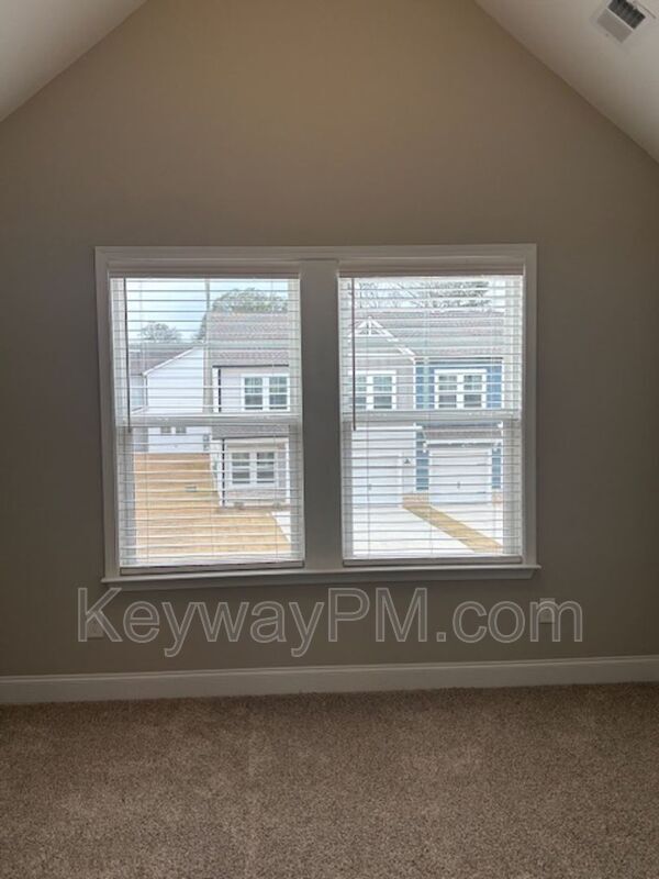 Building Photo - 2040 Denmark Ave SE