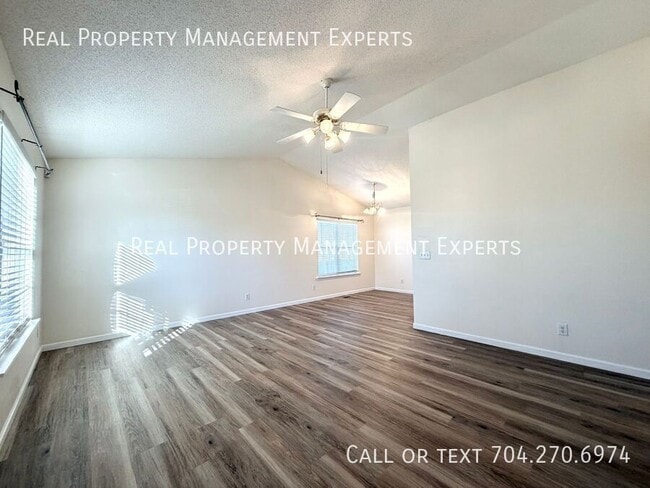 Building Photo - 123 Garden St