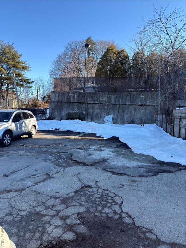 Building Photo - 49 Highland Ave