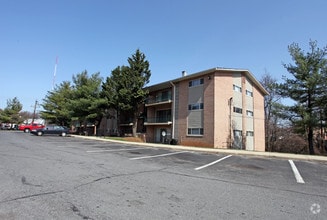 Building Photo - Holly Spring Owner