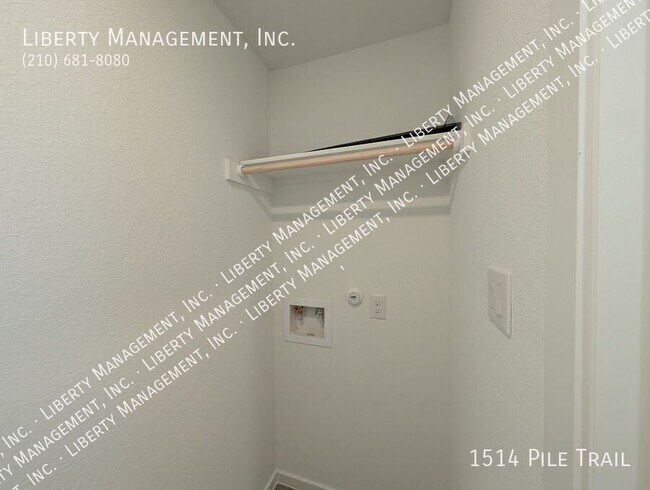 Building Photo - 1514 Pile Trl