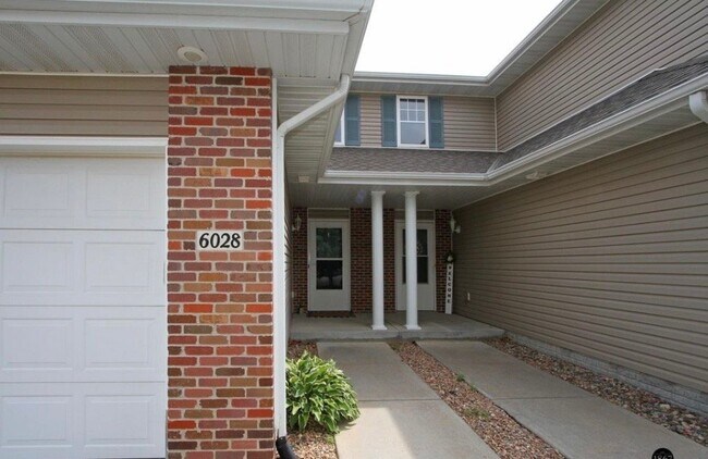 Building Photo - 6028 Glenbrook Ln