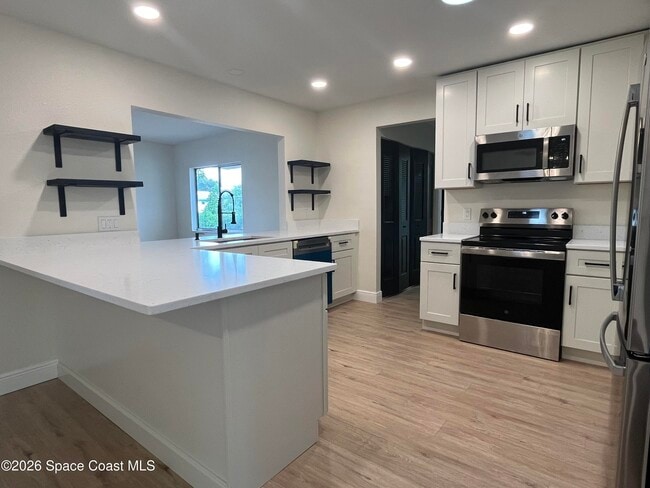 Building Photo - 1171 Riviera Dr NE