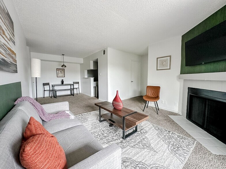 Building Photo - 1071 Clayton Ln