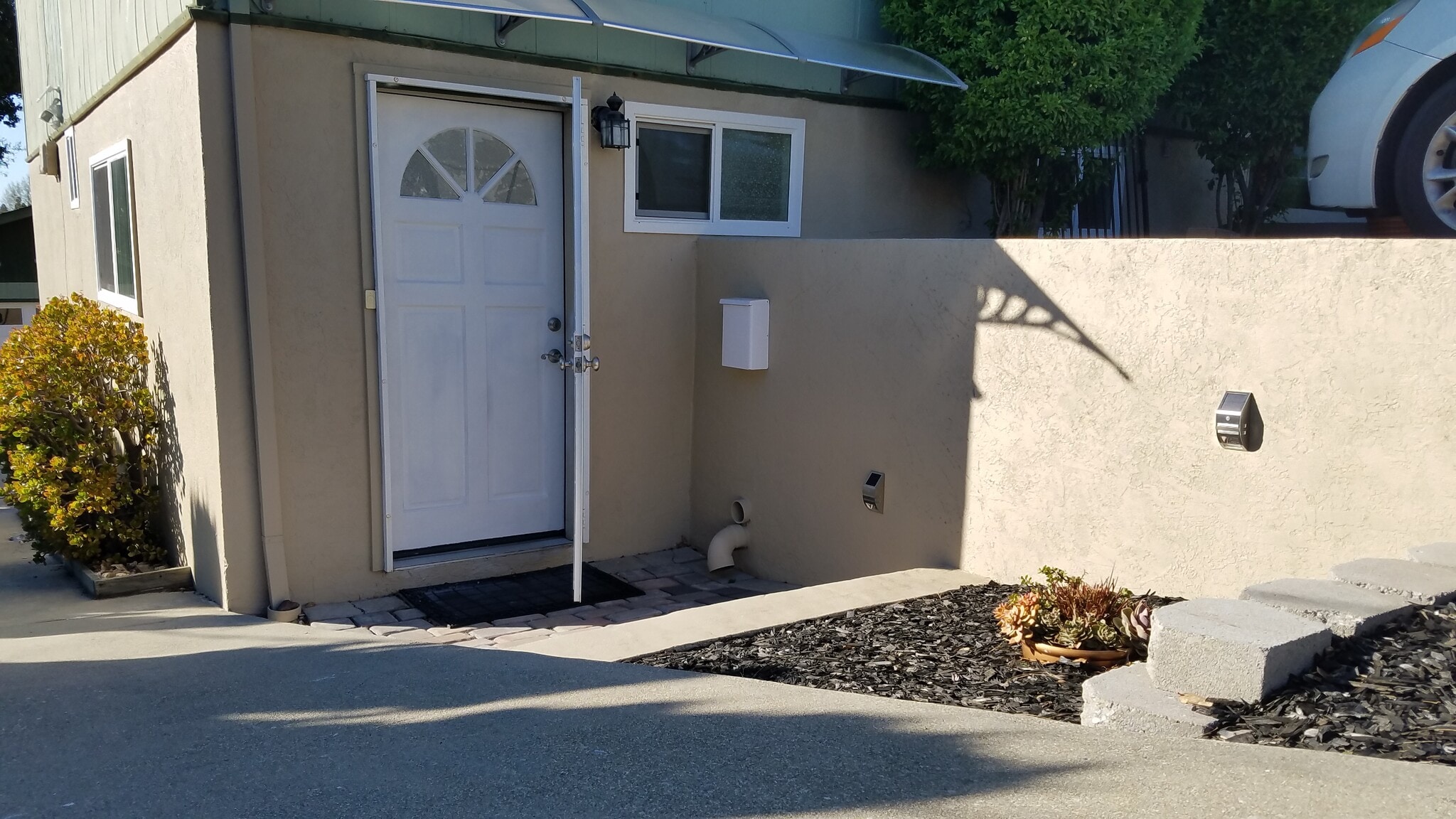 Private entrance - 830 Spruce Ct