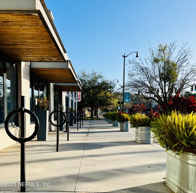 Building Photo - 3568 Riverside Ave