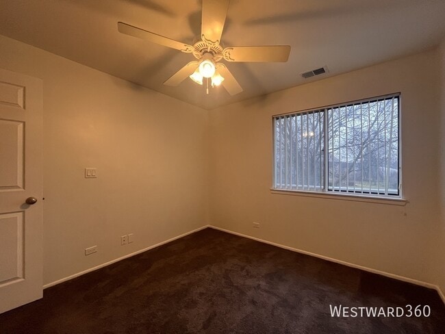 Building Photo - 1587 Stonehill Ct