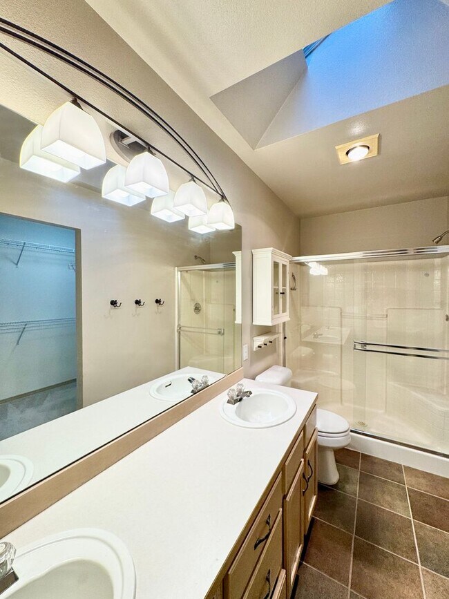 Building Photo - Great 3 Bed 2.5 Bath Home for rent