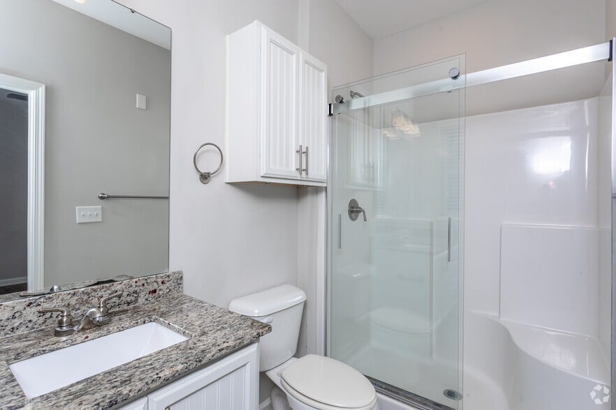 2BR, 2BA - 1,078 SF - Hawthorne at Mirror Lake