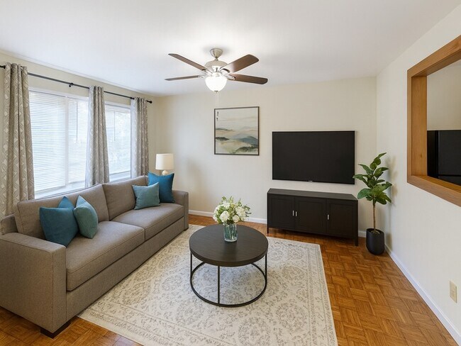 Building Photo - Beautiful 3BR 1BA Home w/ 2-Car Garage in Kansas City