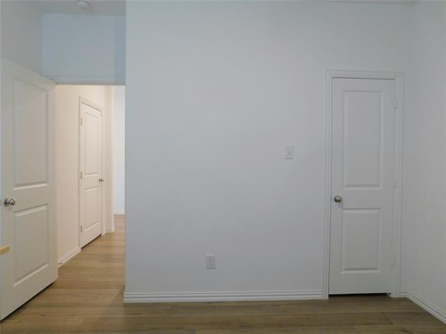 Building Photo - 3500 Kingsview Dr