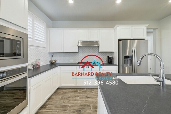 Building Photo - Available Now: Beautiful Home in Kissing Tree