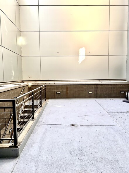 Patio - 327 NW Park Ave