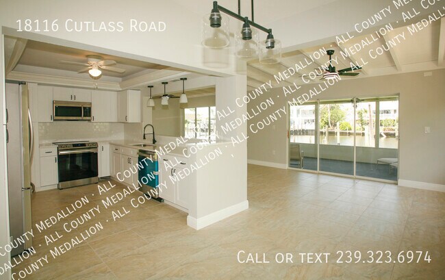 Building Photo - Fort Myers Beach Sailboat Access Home in t...