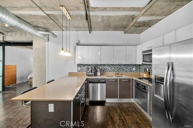 Building Photo - 645 W 9th St