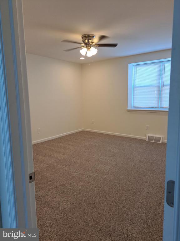 Building Photo - 3712 Clarendon Ave