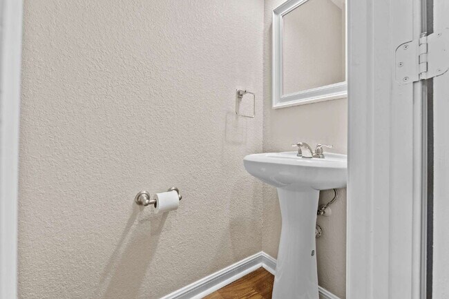 Building Photo - 220 Trestle Tree