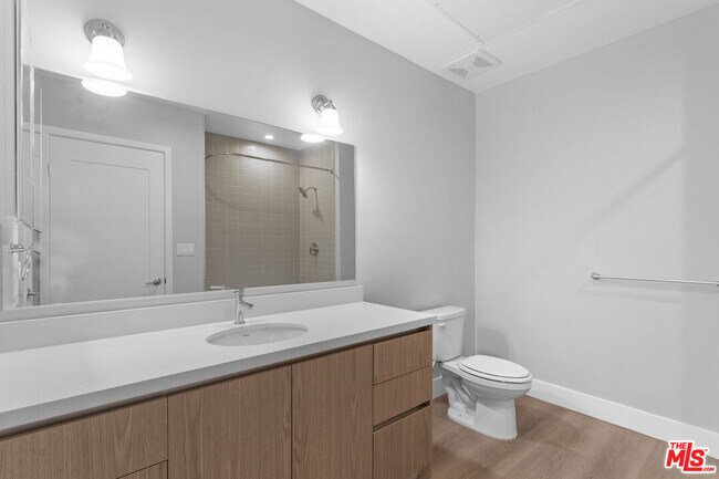 Building Photo - 1223 Hayworth Ave