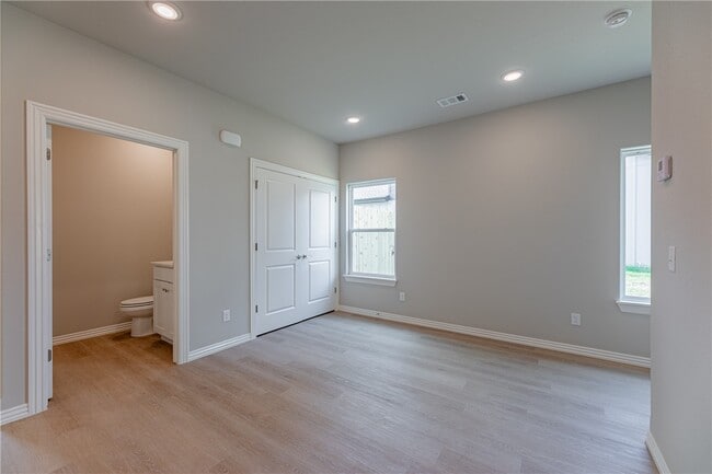 Building Photo - 1301 SW Poigai Wy