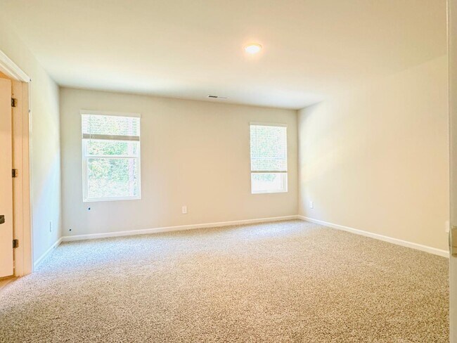 Building Photo - 4 Bedroom 3 Bath & Loft Single Family for ...