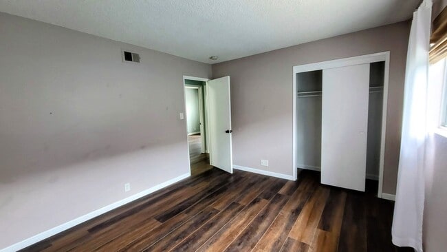 Building Photo - Oxnard Shores Home