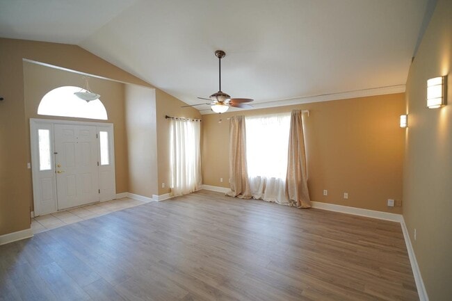 Building Photo - 2029 Ascot Way