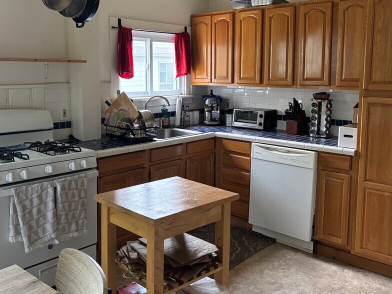 Kitchen - 46 Channing St
