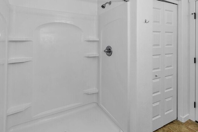 Building Photo - Modern 3 Bedroom 3 Bath Townhome in New Construction Neighborhood