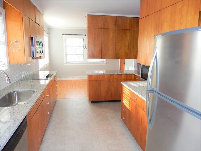 Building Photo - 106 Byron Pl