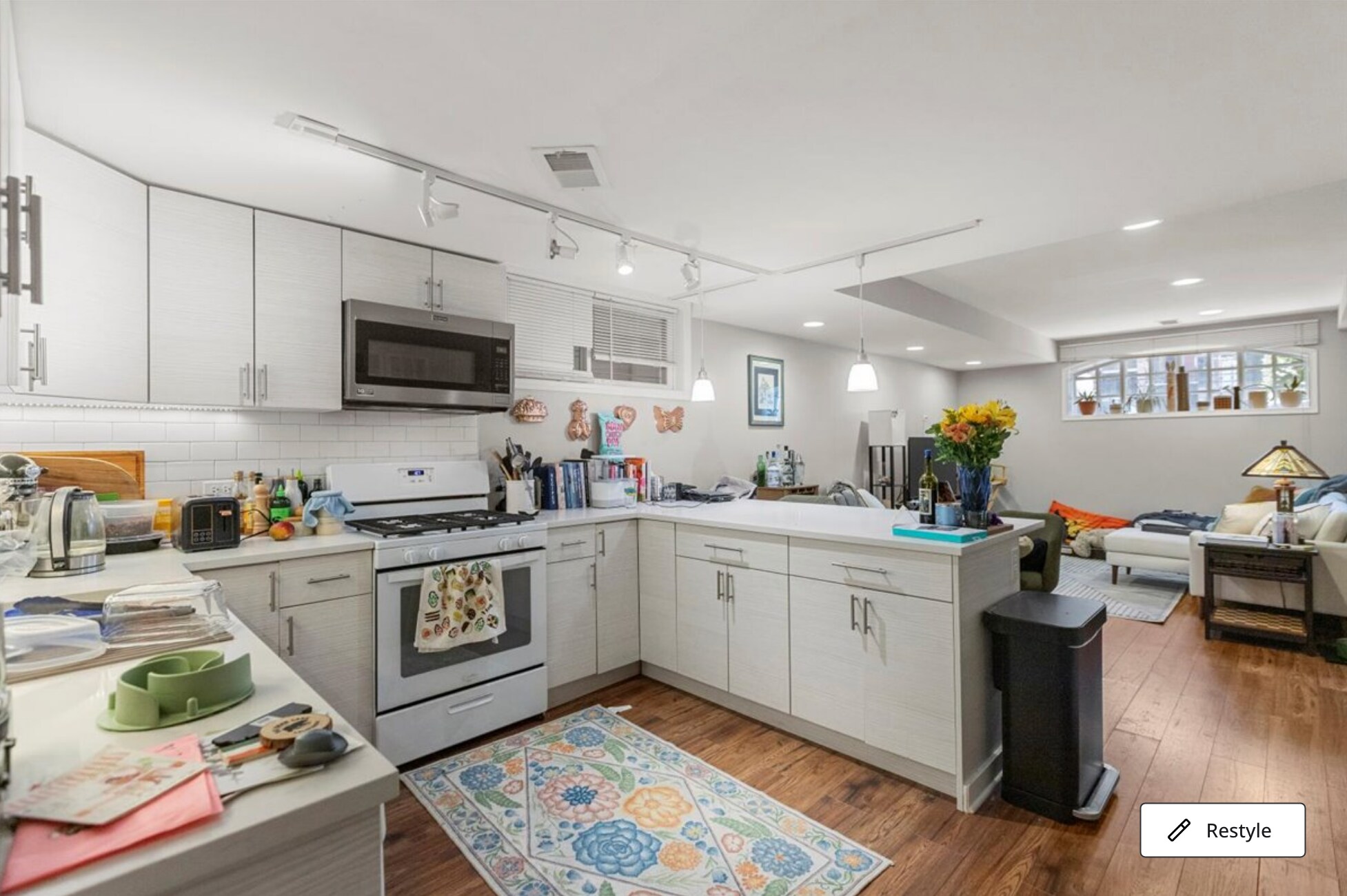 Building Photo - 3249 N Seminary, Unit G, Chicago, IL 60657