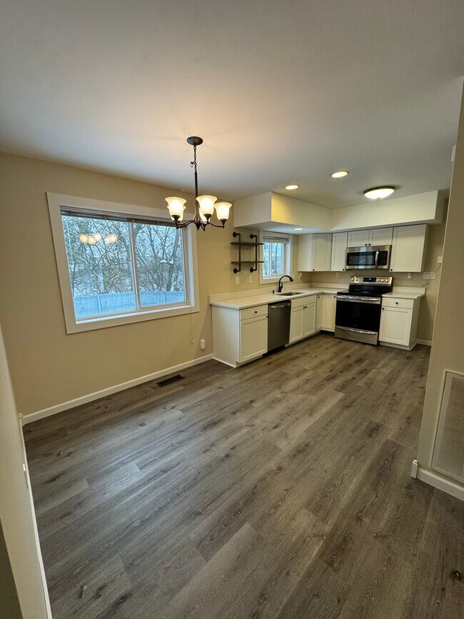 Building Photo - Hillside