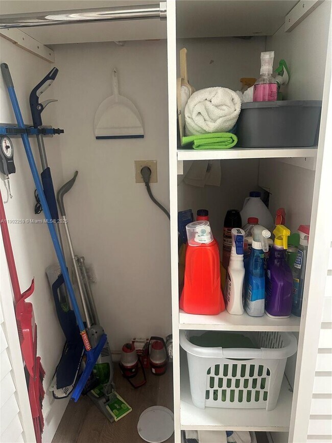 Building Photo - 9257 NW 9th Pl