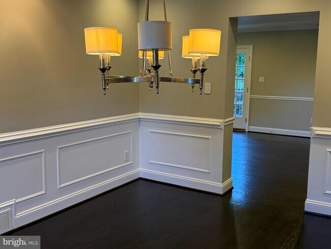 Building Photo - 7301 Pinehurst Pkwy