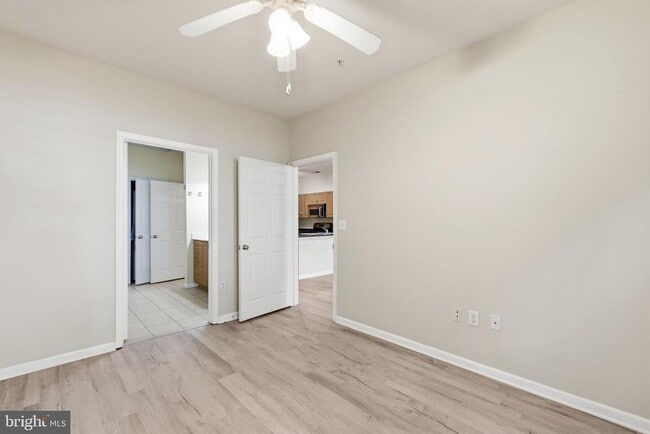 Building Photo - 12913 Centre Park Cir