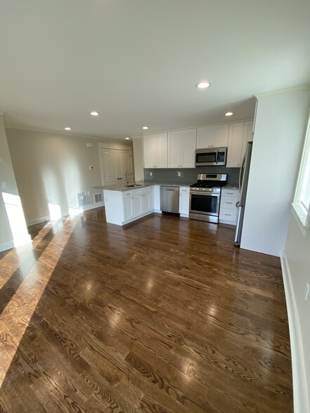 Primary Photo - 57 Howland Ave