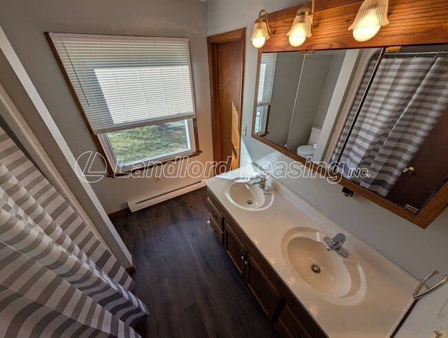 Building Photo - Spacious 4-Bedroom Home with Scenic Views ...