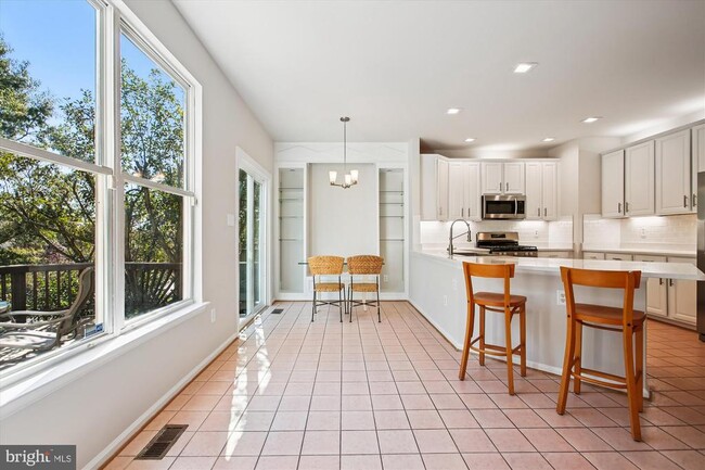 Building Photo - 6339 Dunman Way