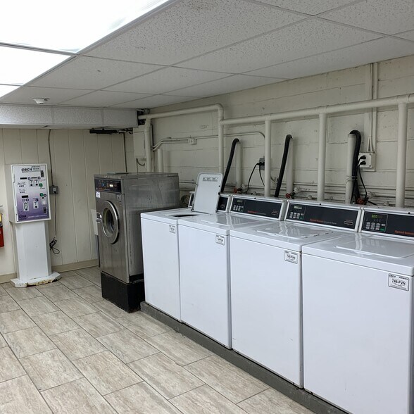 Building Photo - 11 Bedford Ave