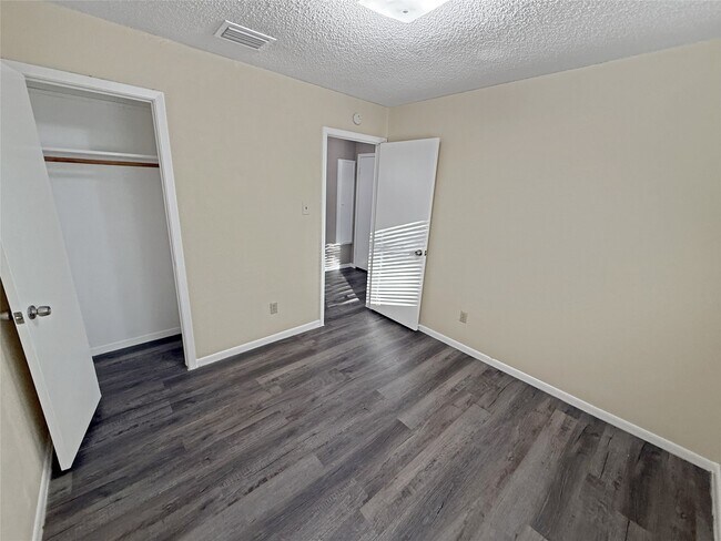 Building Photo - 14411 Cypress Leaf Dr