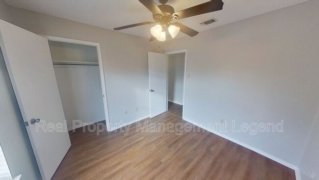 Building Photo - 701 S Valentine Dr